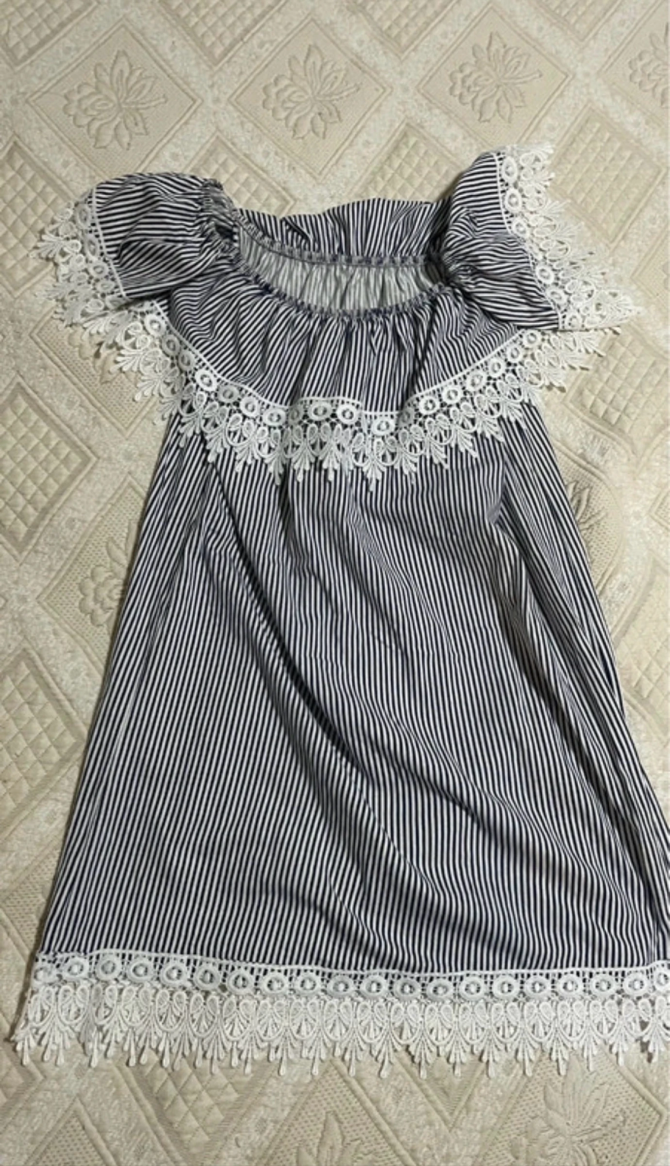 Short Striped Dress with Lace and Drop Shoulders. – photo 5